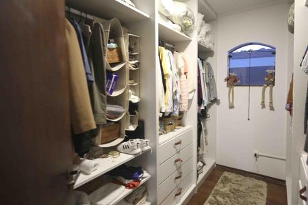 Casa à venda com 450m², 4 quartos e 8 vagas Casa à venda com 450m², 4 quartos e 8 vagasCloset da Suíte