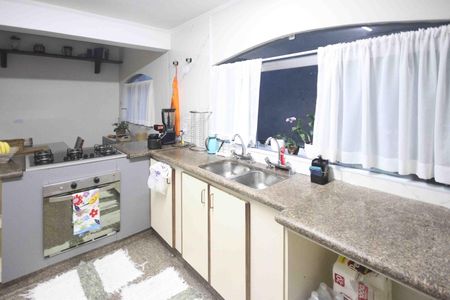 Casa à venda com 450m², 4 quartos e 8 vagas Casa à venda com 450m², 4 quartos e 8 vagasCozinha