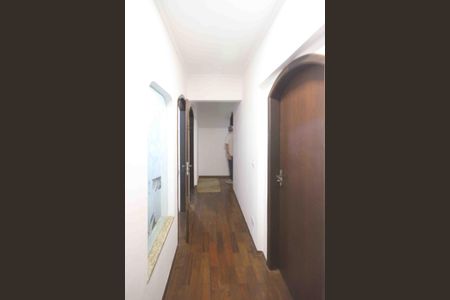 Casa à venda com 450m², 4 quartos e 8 vagas Casa à venda com 450m², 4 quartos e 8 vagasCorredor