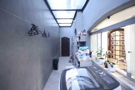 Casa à venda com 450m², 4 quartos e 8 vagas Casa à venda com 450m², 4 quartos e 8 vagasÁrea de Serviço