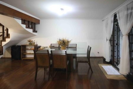 Casa à venda com 450m², 4 quartos e 8 vagas Casa à venda com 450m², 4 quartos e 8 vagasSala de Jantar