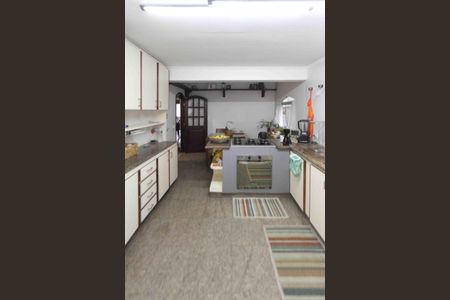 Casa à venda com 450m², 6 quartos e 8 vagasCozinha