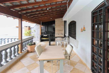 Casa à venda com 450m², 6 quartos e 8 vagasVaranda