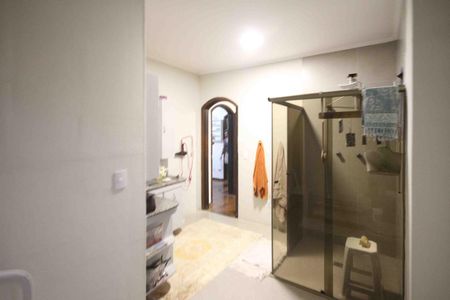 Casa à venda com 450m², 4 quartos e 8 vagas Casa à venda com 450m², 4 quartos e 8 vagasBanheiro da Suíte