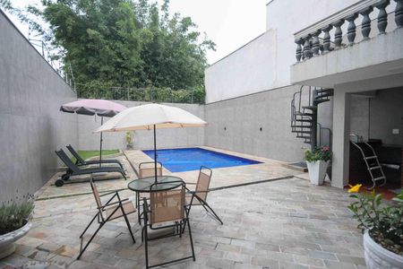 Casa à venda com 450m², 4 quartos e 8 vagas Casa à venda com 450m², 4 quartos e 8 vagasPiscina