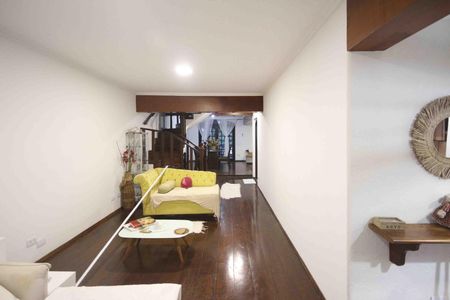 Casa à venda com 450m², 4 quartos e 8 vagas Casa à venda com 450m², 4 quartos e 8 vagasSala