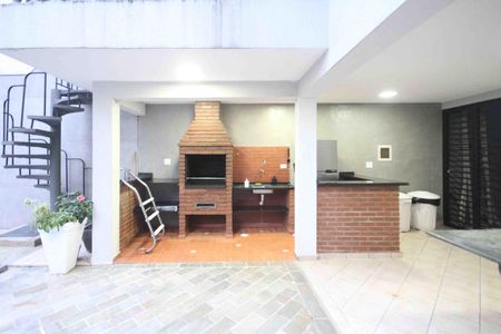 Casa à venda com 450m², 4 quartos e 8 vagas Casa à venda com 450m², 4 quartos e 8 vagasÁrea comum - Churrasqueira