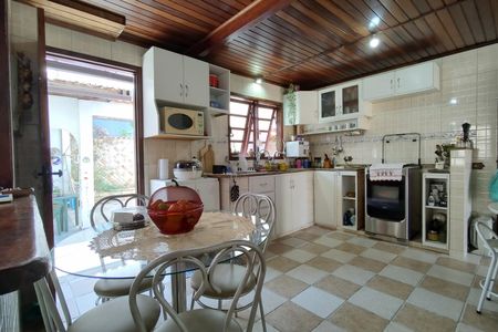 Casa para alugar com 250m², 4 quartos e 3 vagasCozinha 