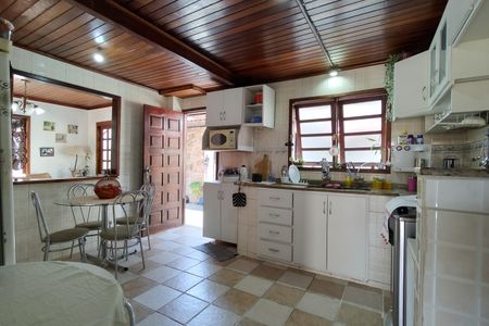 Casa para alugar com 250m², 4 quartos e 3 vagasCozinha 