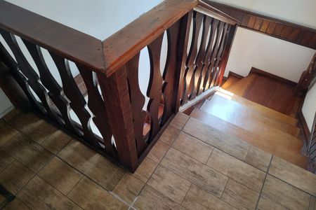 Casa para alugar com 250m², 4 quartos e 3 vagasEscada