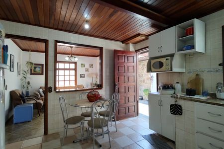 Casa para alugar com 250m², 4 quartos e 3 vagasCozinha 