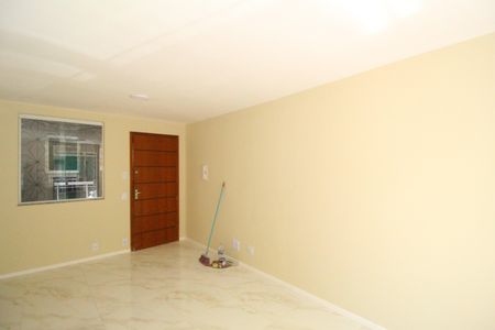Sala de apartamento para alugar com 2 quartos, 50m² em Taquara, Rio de Janeiro