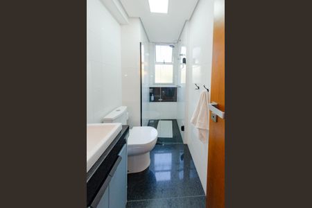 Apartamento à venda com 136m², 4 quartos e 3 vagasBanheiro social