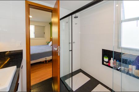 Apartamento à venda com 136m², 4 quartos e 3 vagasBanheiro suíte 2