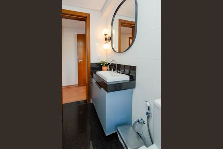 Apartamento à venda com 136m², 4 quartos e 3 vagasBanheiro social