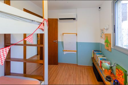 Apartamento à venda com 136m², 4 quartos e 3 vagasQuarto 2