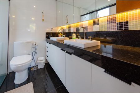 Apartamento à venda com 136m², 4 quartos e 3 vagasBanheiro suíte 2