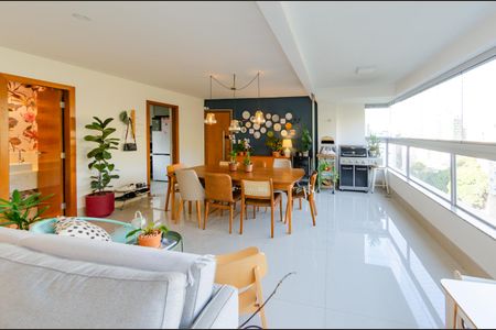 Apartamento à venda com 136m², 4 quartos e 3 vagasSala