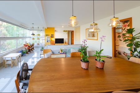 Apartamento à venda com 136m², 4 quartos e 3 vagasSala