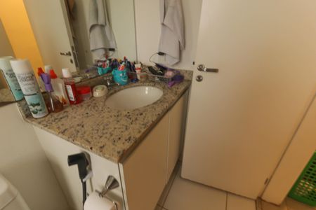 Apartamento à venda com 76m², 3 quartos e 2 vagas Apartamento à venda com 76m², 3 quartos e 2 vagasBanheiro Suíte