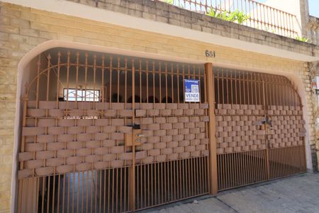 Casa à venda com 161m², 3 quartos e 2 vagasFachada