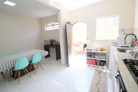 Casa à venda com 161m², 3 quartos e 2 vagasCozinha