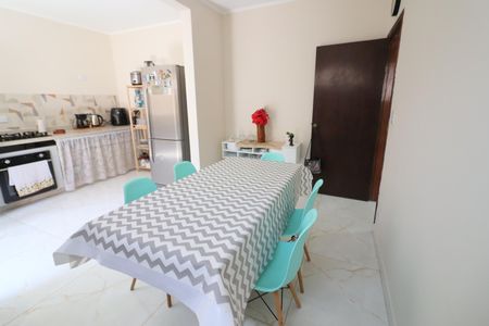 Casa à venda com 161m², 3 quartos e 2 vagasCozinha