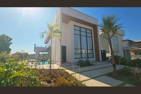 Casa de condomínio para alugar com 480m², 3 quartos e 2 vagas Casa de condomínio para alugar com 480m², 3 quartos e 2 vagasFachada