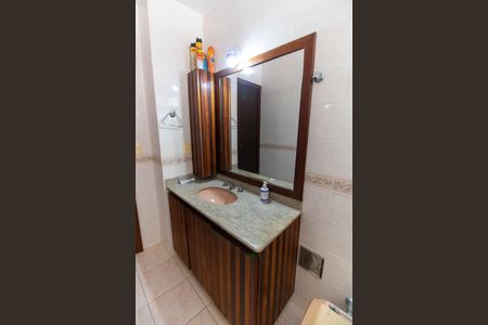 Casa de condomínio para alugar com 350m², 5 quartos e 5 vagasBanheiro Social 2