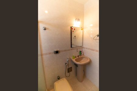 Casa de condomínio para alugar com 350m², 5 quartos e 5 vagasBanheiro Social 1