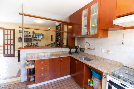 Casa de condomínio para alugar com 350m², 5 quartos e 5 vagasCozinha e Área de Serviço