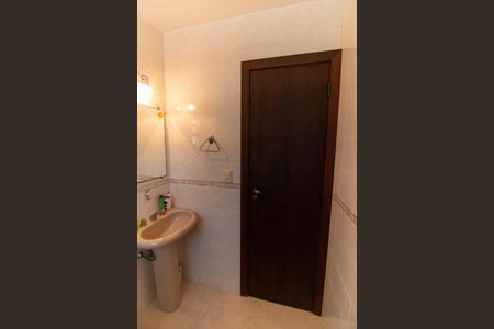 Casa de condomínio para alugar com 350m², 5 quartos e 5 vagasBanheiro Social 1