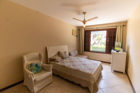 Casa de condomínio para alugar com 350m², 5 quartos e 5 vagasSuíte