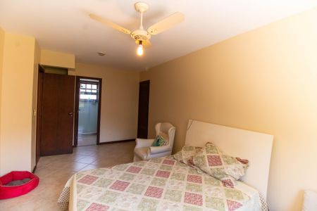 Casa de condomínio para alugar com 350m², 5 quartos e 5 vagasSuíte