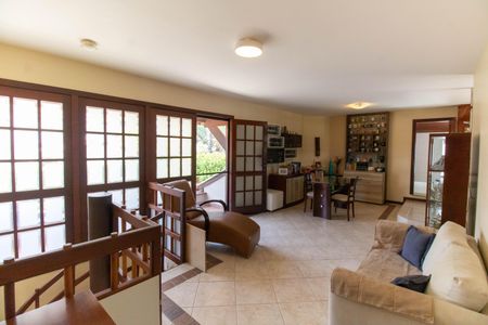 Casa de condomínio para alugar com 350m², 5 quartos e 5 vagasSala