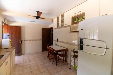 Casa de condomínio para alugar com 350m², 5 quartos e 5 vagasCozinha 2