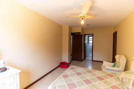 Casa de condomínio para alugar com 350m², 5 quartos e 5 vagasSuíte