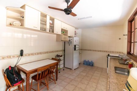 Casa de condomínio para alugar com 350m², 5 quartos e 5 vagasCozinha 2