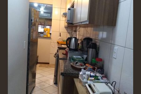 Casa à venda com 95m², 3 quartos e 2 vagas Casa à venda com 95m², 3 quartos e 2 vagasCozinha