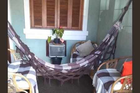 Casa à venda com 95m², 3 quartos e 2 vagas Casa à venda com 95m², 3 quartos e 2 vagasVaranda