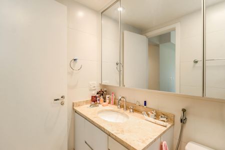 Apartamento para alugar com 58m², 2 quartos e 1 vaga Apartamento para alugar com 58m², 2 quartos e 1 vagaBanheiro da Suíte