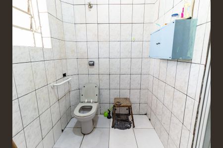 Casa à venda com 356m², 2 quartos e 2 vagas Casa à venda com 356m², 2 quartos e 2 vagasBanheiro