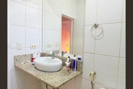Casa para alugar com 100m², 2 quartos e 1 vaga Casa para alugar com 100m², 2 quartos e 1 vagaBanheiro social 2