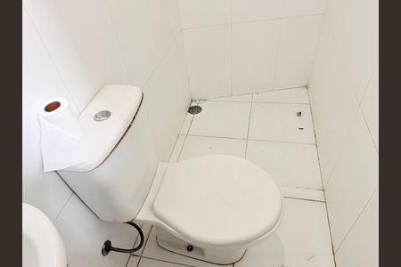 Casa para alugar com 100m², 2 quartos e 1 vaga Casa para alugar com 100m², 2 quartos e 1 vagaBanheiro social