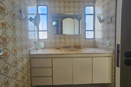 Apartamento para alugar com 144m², 2 quartos e 1 vaga Apartamento para alugar com 144m², 2 quartos e 1 vagaBanheiro da suíte 1