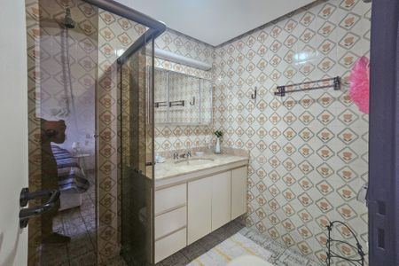 Apartamento para alugar com 144m², 2 quartos e 1 vaga Apartamento para alugar com 144m², 2 quartos e 1 vagaBanheiro da suíte 2