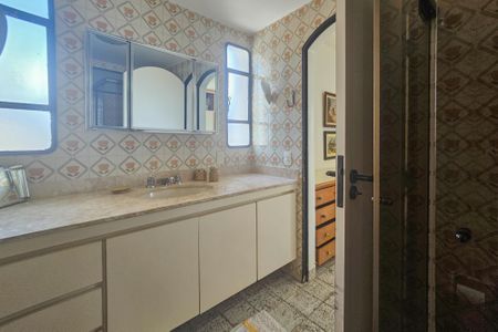 Apartamento para alugar com 144m², 2 quartos e 1 vaga Apartamento para alugar com 144m², 2 quartos e 1 vagaBanheiro da suíte 1