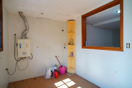 Área  de serviço  de casa à venda com 3 quartos, 260m² em Jardim Itu, Porto Alegre