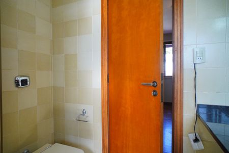 Casa à venda com 260m², 3 quartos e 4 vagasBanheiro  suíte 