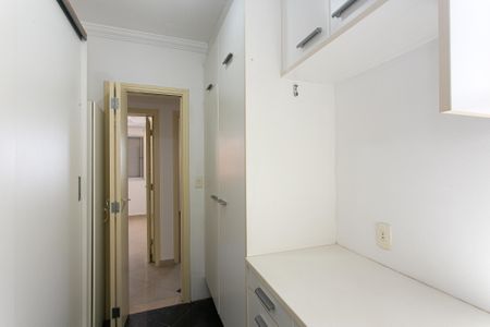 Apartamento à venda com 106m², 3 quartos e 2 vagas Apartamento à venda com 106m², 3 quartos e 2 vagasQuarto de Serviço